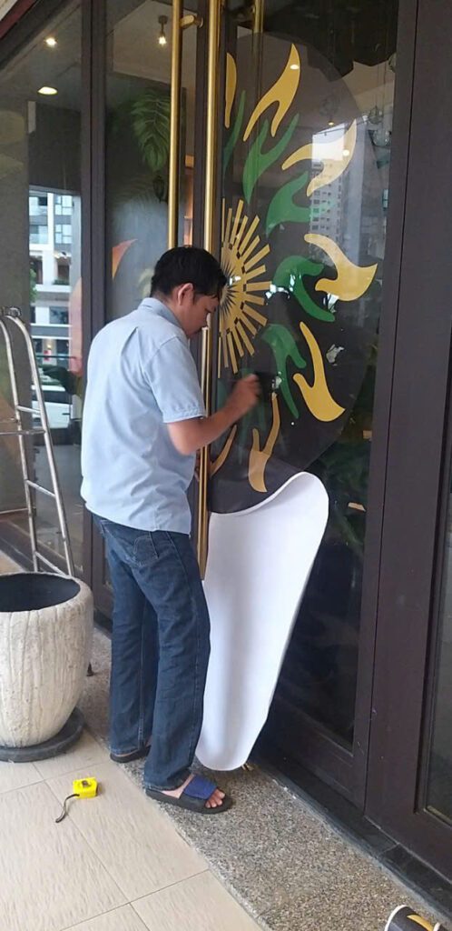 thi cong decal luoi