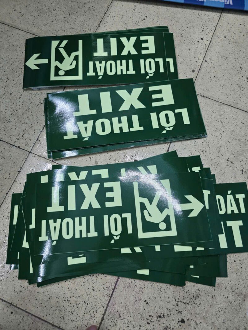 in decal dạ quang phát quang
