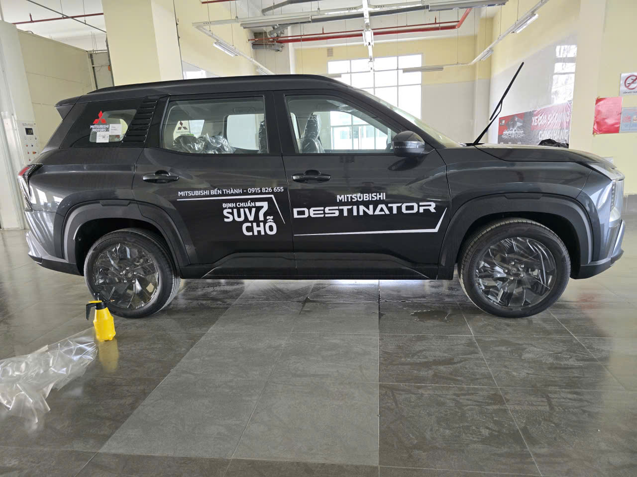 dán decal xe ô tô hãng misubishi