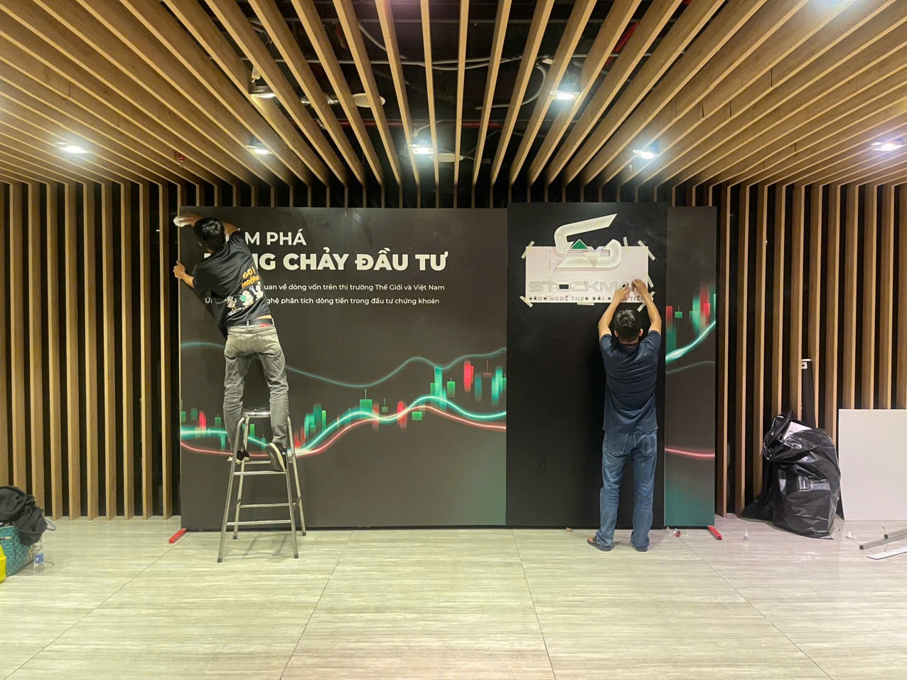 in decal dán tường mẫu 5