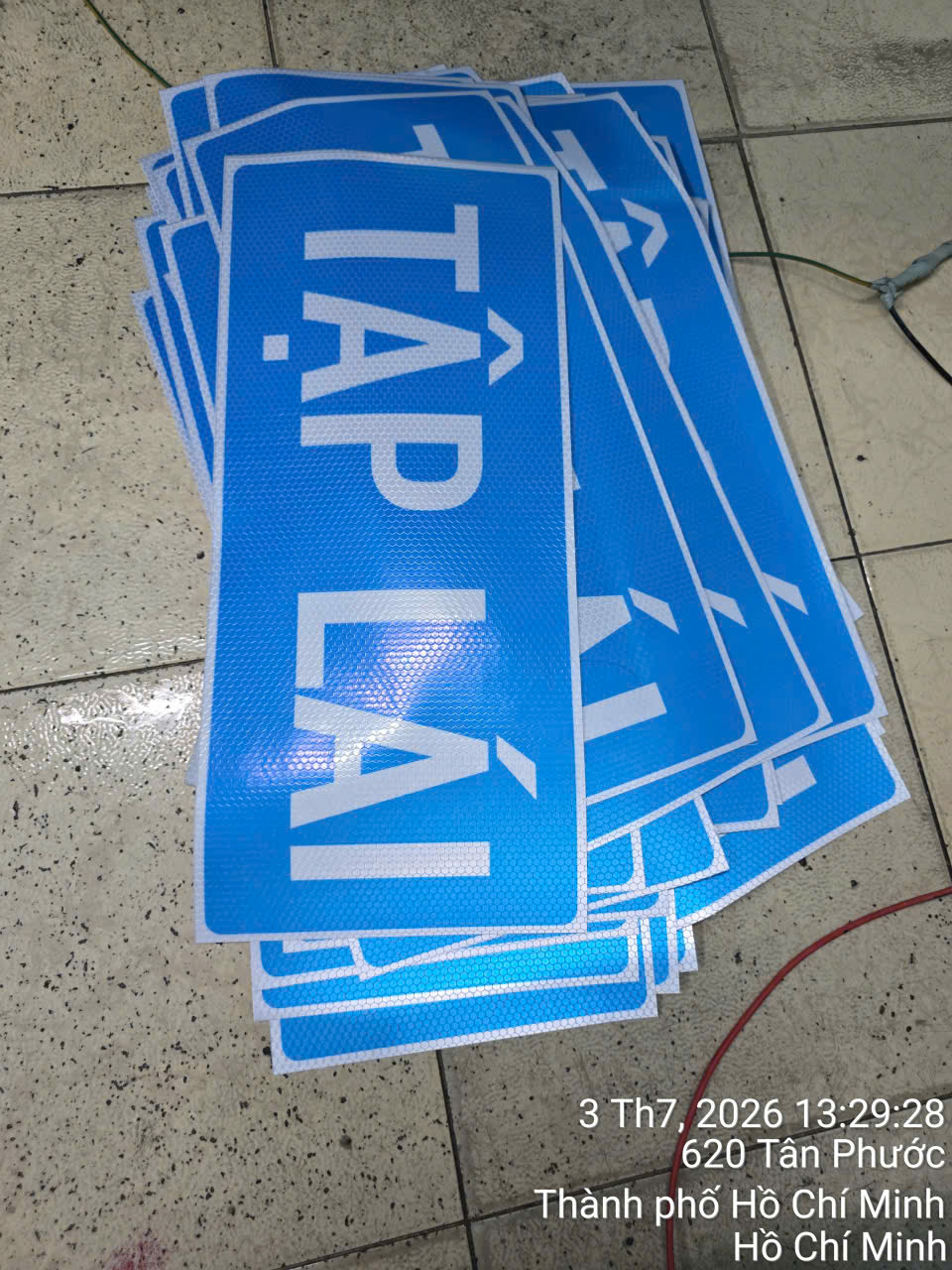 In decal theo yêu cầu giá rẻ lấy liền tại TPHCM decal xe tap lai moi 1