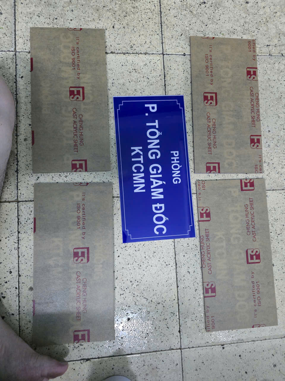 bảng mica phòng