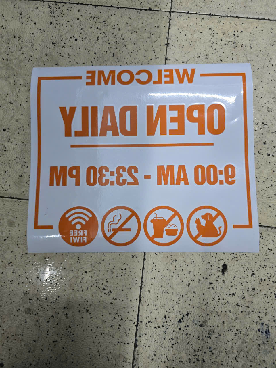 in decal giờ mở cửa